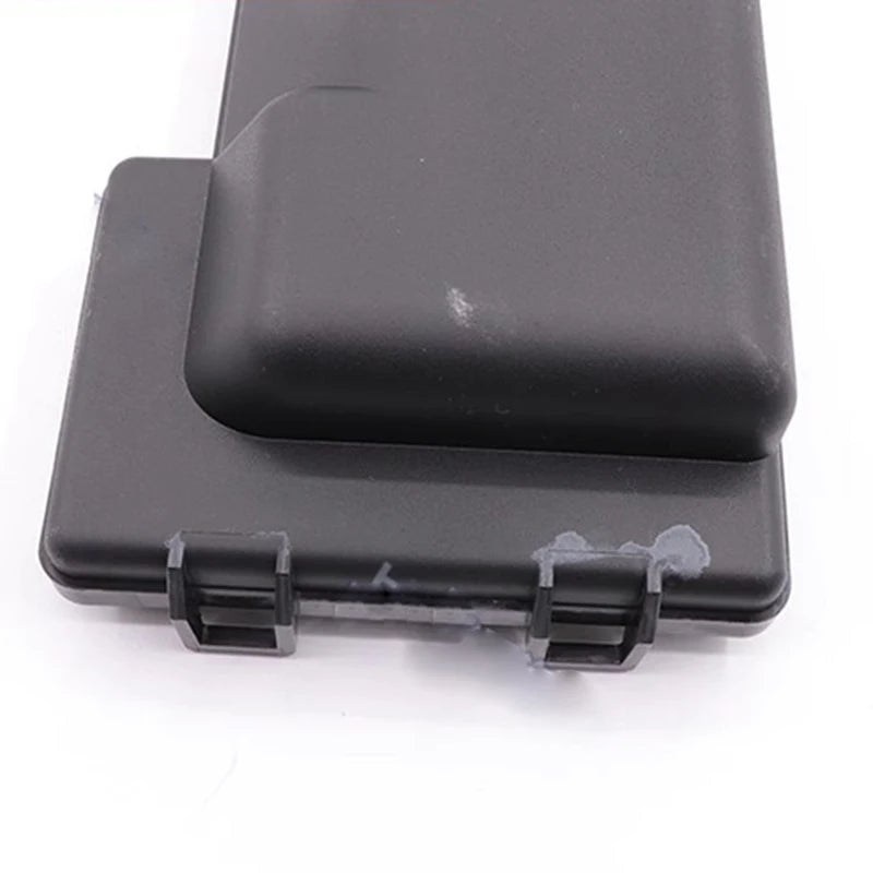 Front Cabin Fuse Box Cover for BYD F0 Power Distribution Box  Upper Cover Car Accessories LK-3722012C 10461534-00 sayaragear