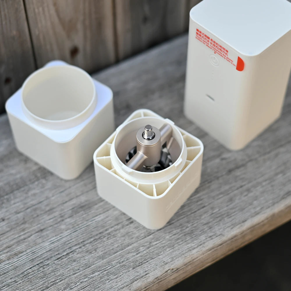 FEMOBOOK A2 USB electric grinder portable rechargeable grinder with 7core burr Magnetic attraction design 4000mah battery sayaragear