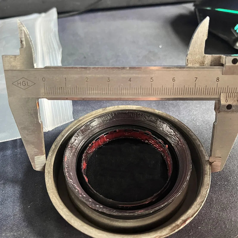 For SAIC MG RX8 W5 front axle drive shaft oil seal differential oil seal front and rear axle oil seal original sayaragear