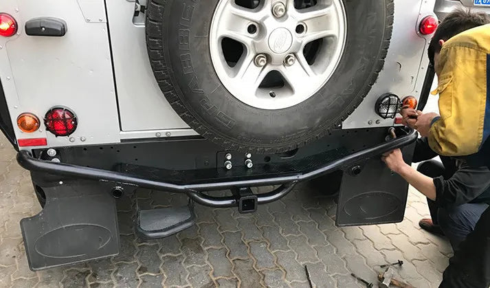 4x4 Offroad Sport Auto Parts NAS Style Black Powder Coated Steel Bumper Tread Plate Step Rear End Fit for l Defender 110custom sayaragear