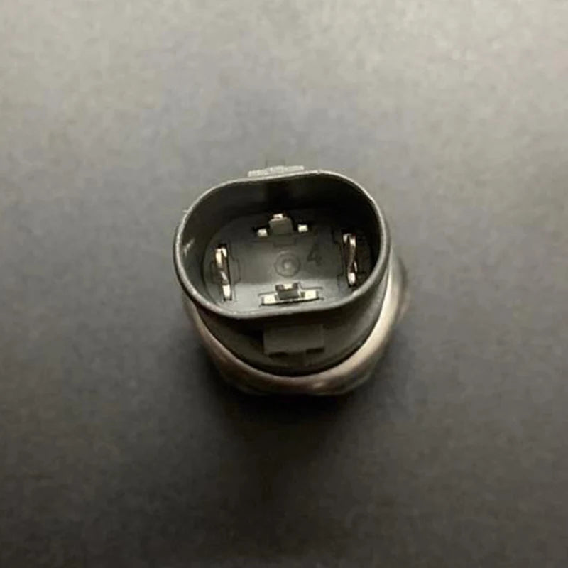 A/C Pressuer Switch Assy for BYD F3 F3R G3 G3R L3 S6 S7 G6 E6 F3DM SURUI Air Conditioning Pressure Valve Sensor  F3-8108039 sayaragear
